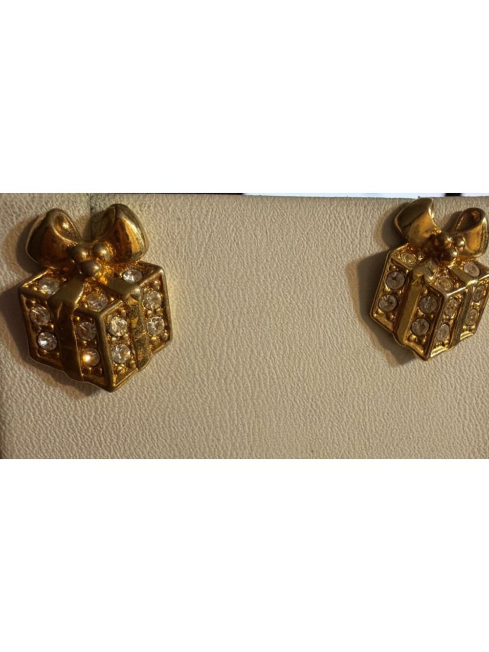 Vintage Avon Gold Tone Present Earrings Clear Rhinestones Gift Box Estate .75"